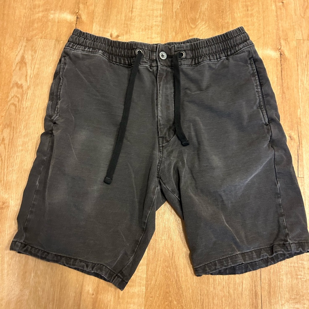 Levi’s Men Black Shorts Size Medium
